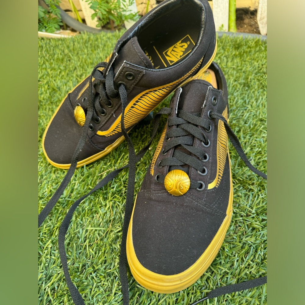 VANS x Harry Potter Golden Snitch Old Skool - Unisex - Black and Gold - Size 8